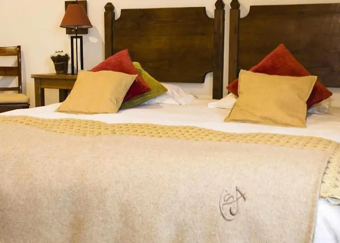 Casa De Santa Ana Da Beira Bed and Breakfast 3*